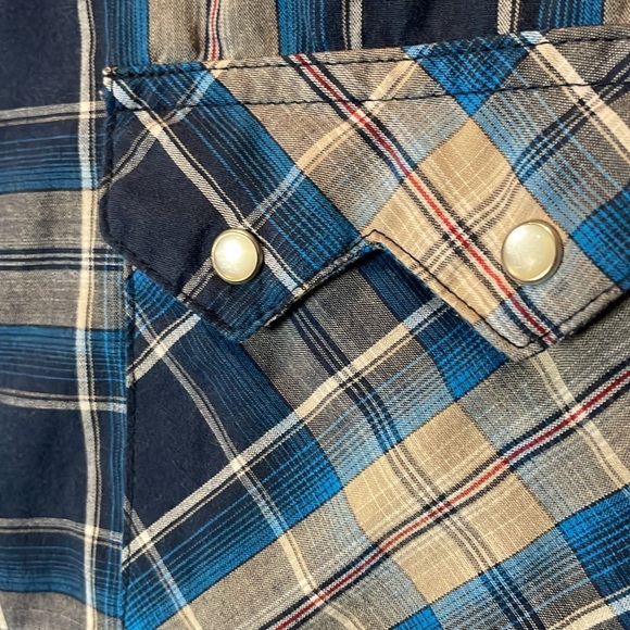 Pearl snap shirt - Picture 2 of 4